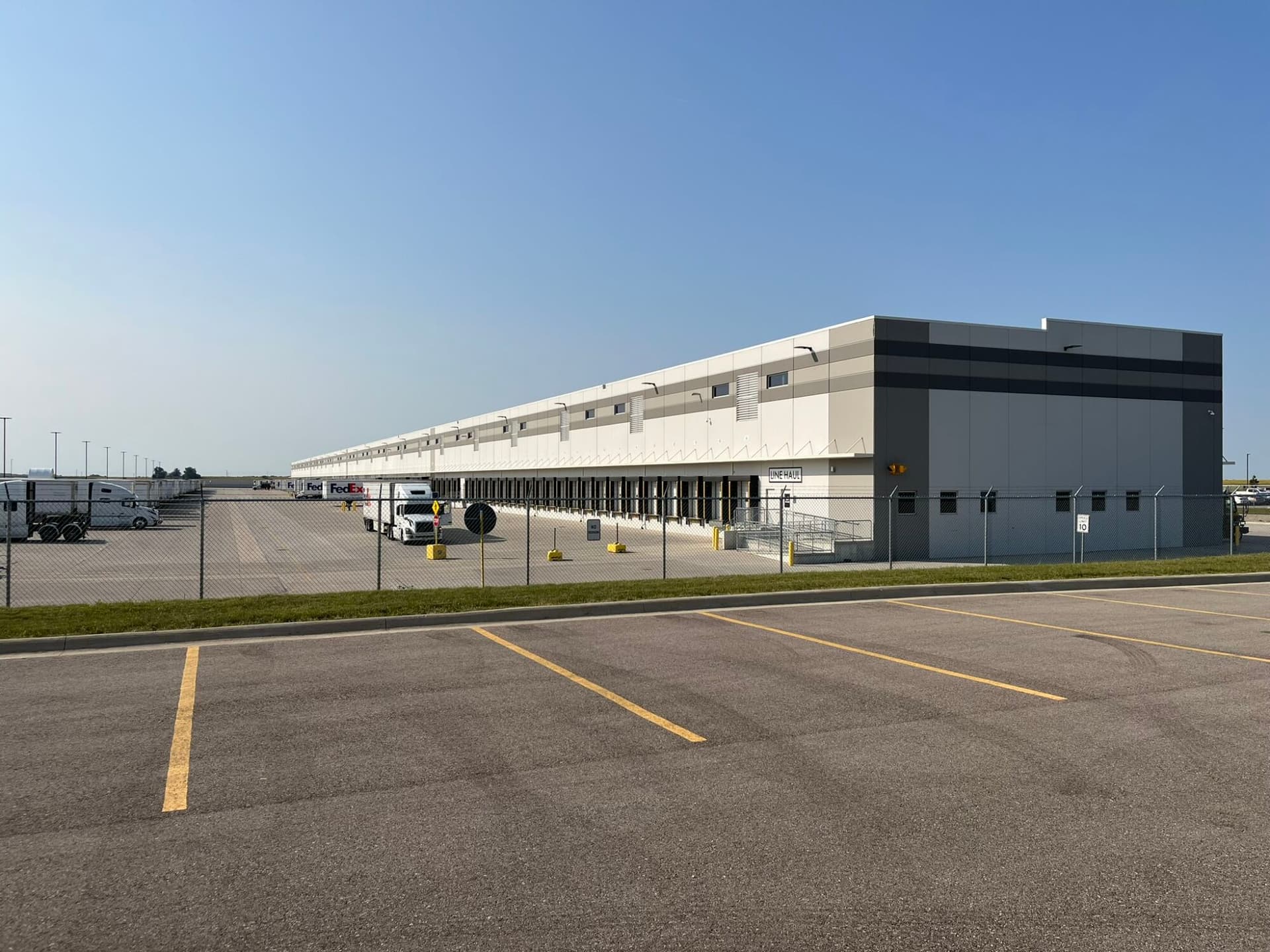 A FedEx facility located in Cedar Rapids, Iowa, owned by GFH Partners and Scannell Properties JV