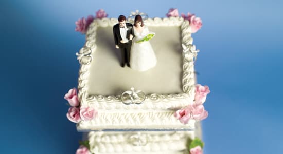 Figures on a wedding cake
