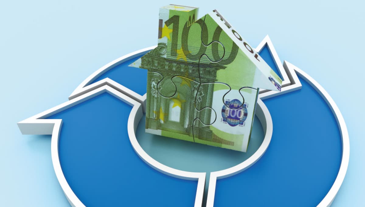 Image of a blue recycle symbol with a house made of euro bills in the center of the circle.