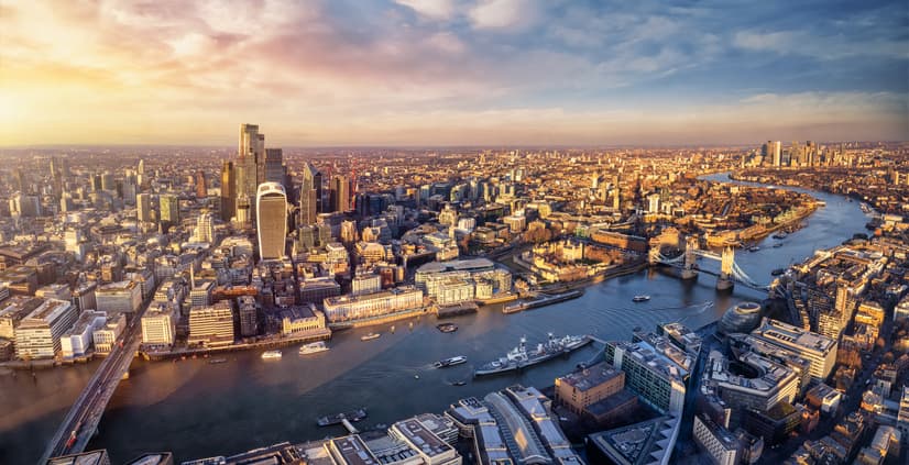 Panoramic sunset view over the London skyline