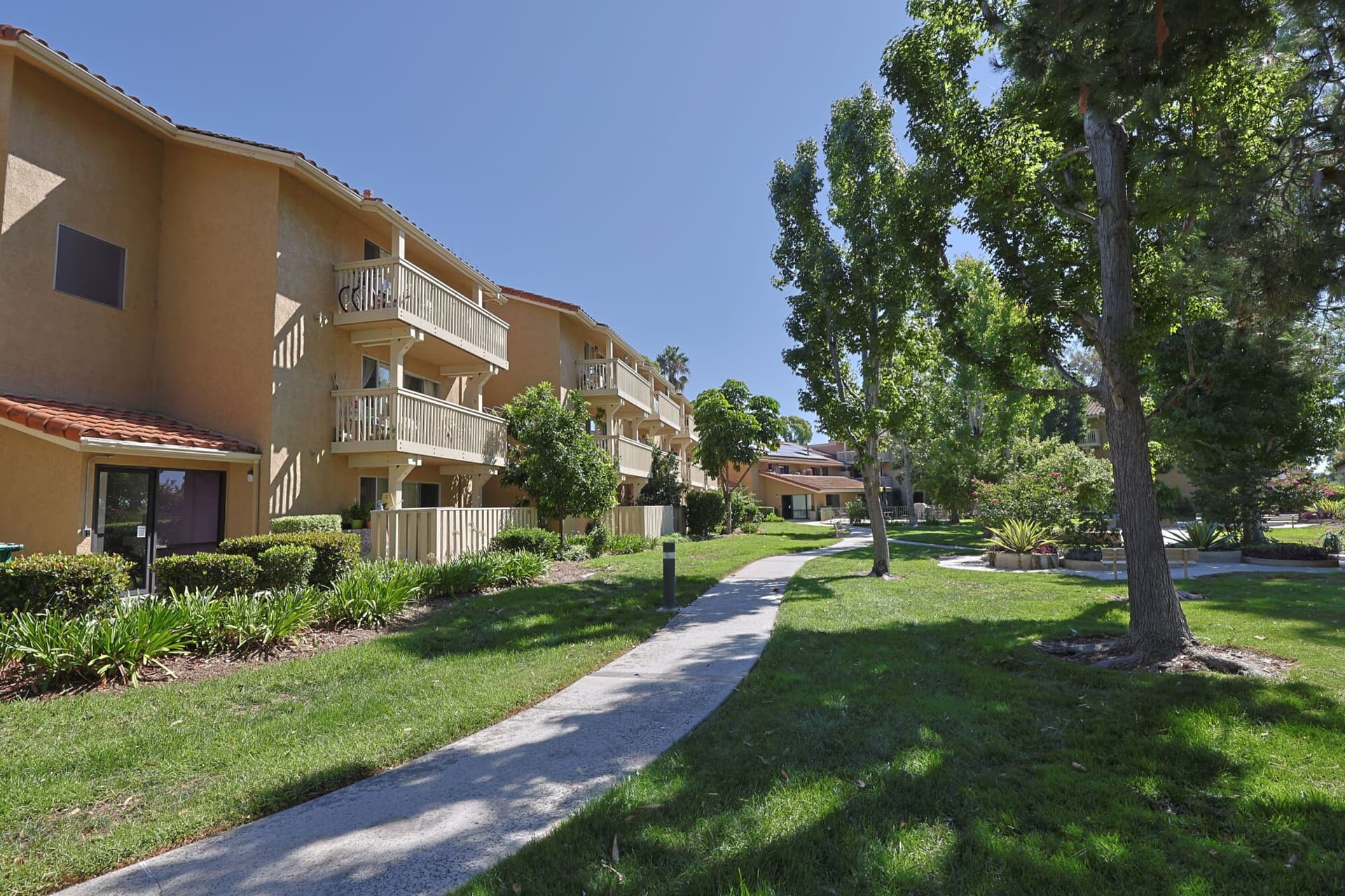 Woodbridge Manor Community