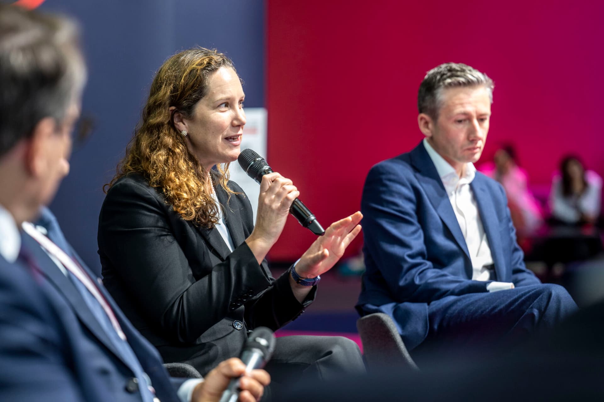 2025, B3.530, Bühne, Christine Fritz, Diskussionsrunde, EXPO REAL 2025, EXPO REAL FORUM, Forum, Halle B3, Halle B3, Immobilien, Immobilienbranche, Immobilienwirtschaft, Internationale Fachmesse, Internationale Plattform, Investition, Investment Strategies: Who, Jonathan Brasse, Karim Esch, Konferenzprogramm, Mahdi Mokrane, Marketing, Martin Towns, Messe Muenchen, Messegelände München, Muenchen, Oktober 2025, Panel, Presse, Programm, Publikum, Rahmenprogramm, Speaker, Speakers, Stage, Talk, Talkrunde, Thomas Plettenberg, Where and What?, Why, Zuschauer
