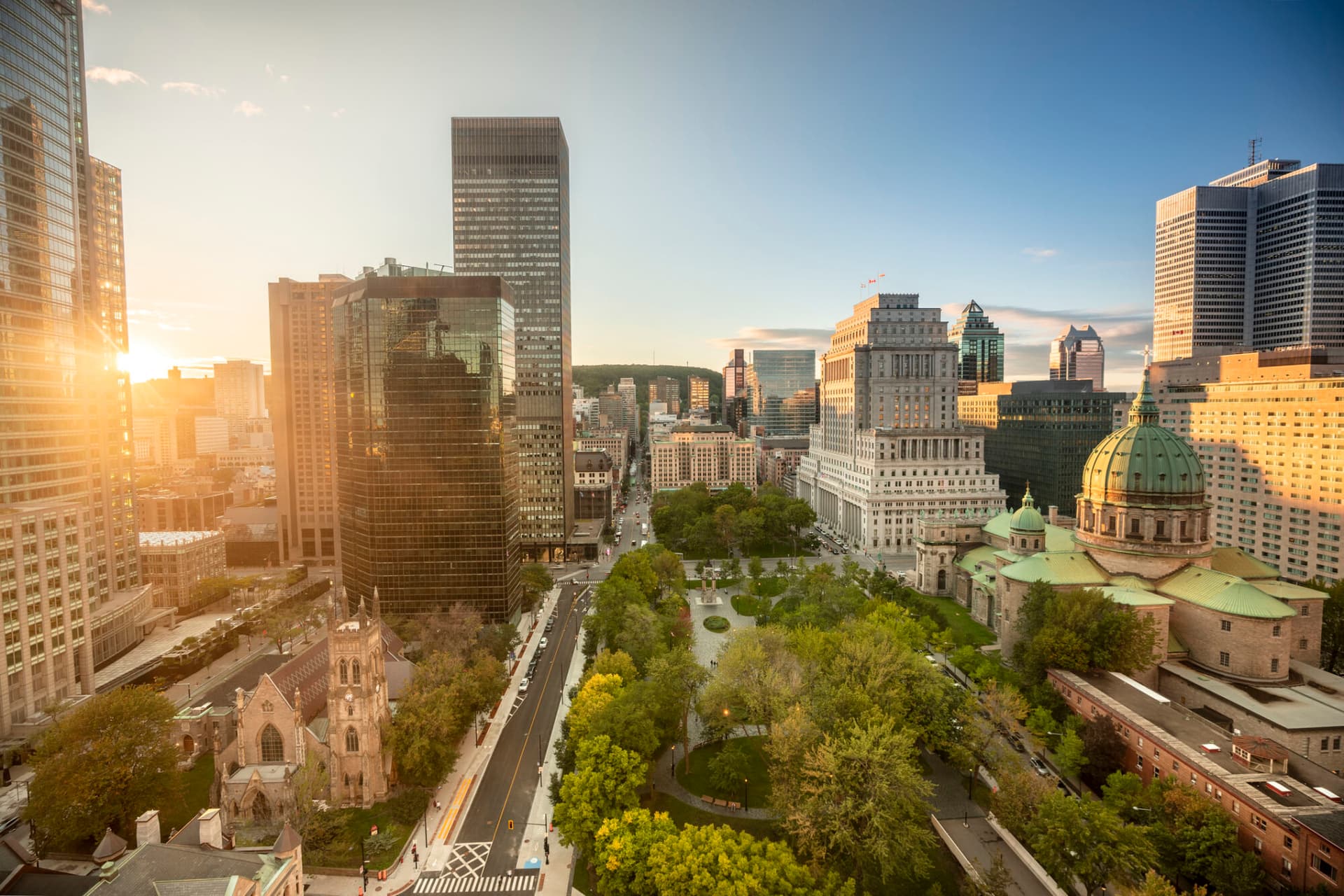 Image of the Montreal downtown city skyline.
