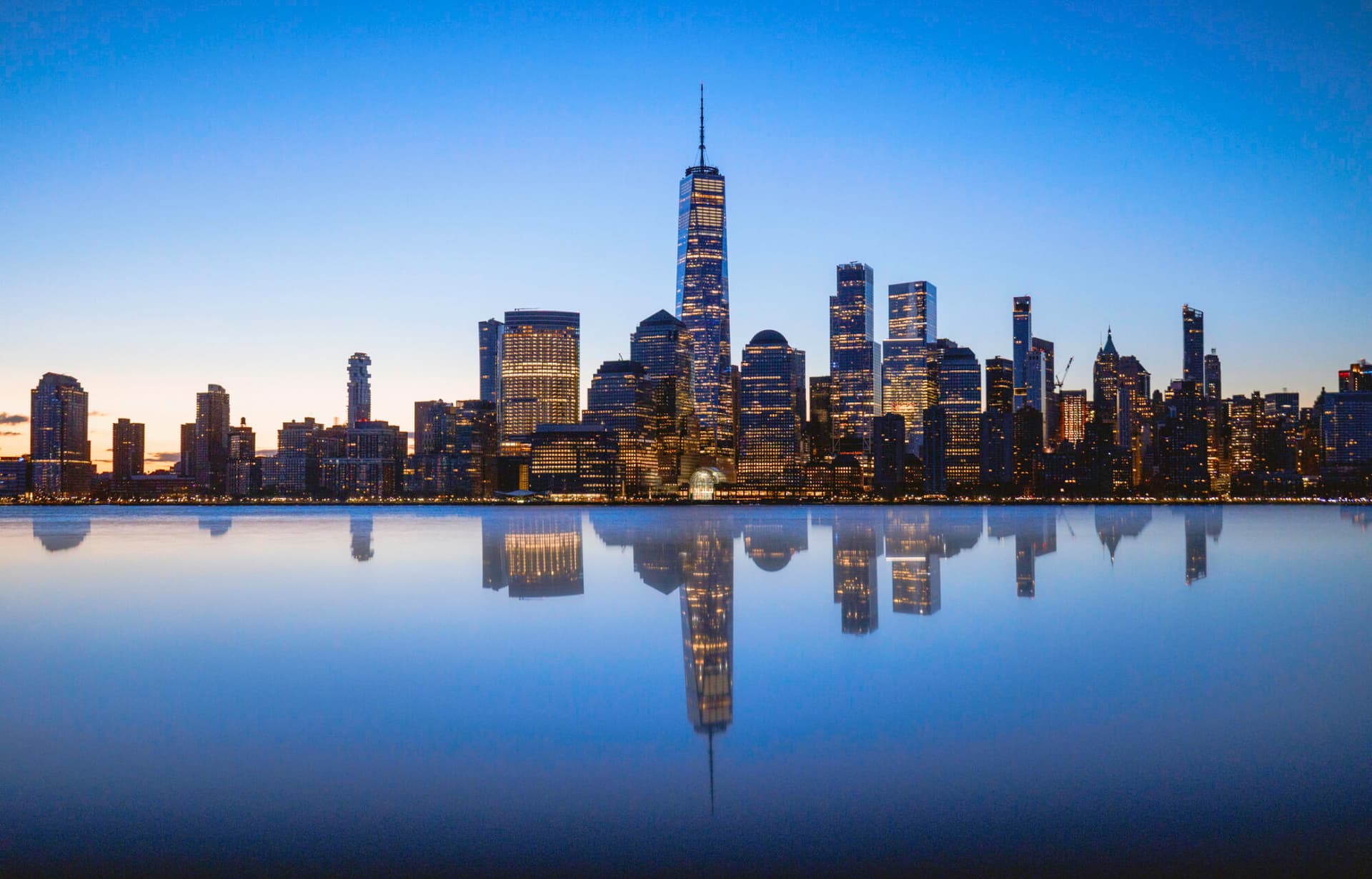 The Manhattan skyline and the Freedom Tower from the Jersey City promenade in New Jersey.